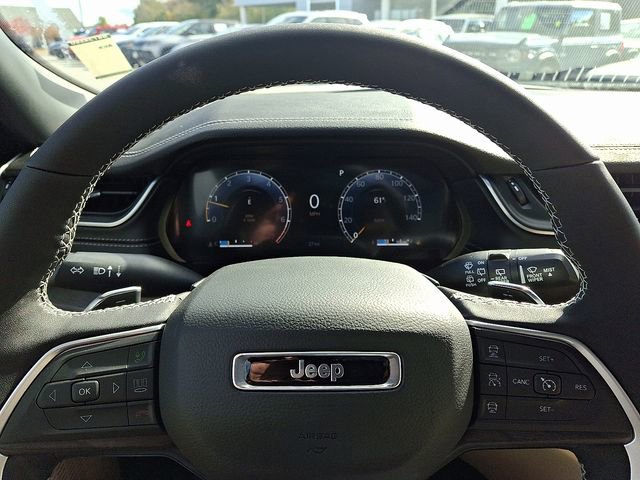 New 2025 Jeep Grand Cherokee Limited w/ Luxury Tech Group II image 16