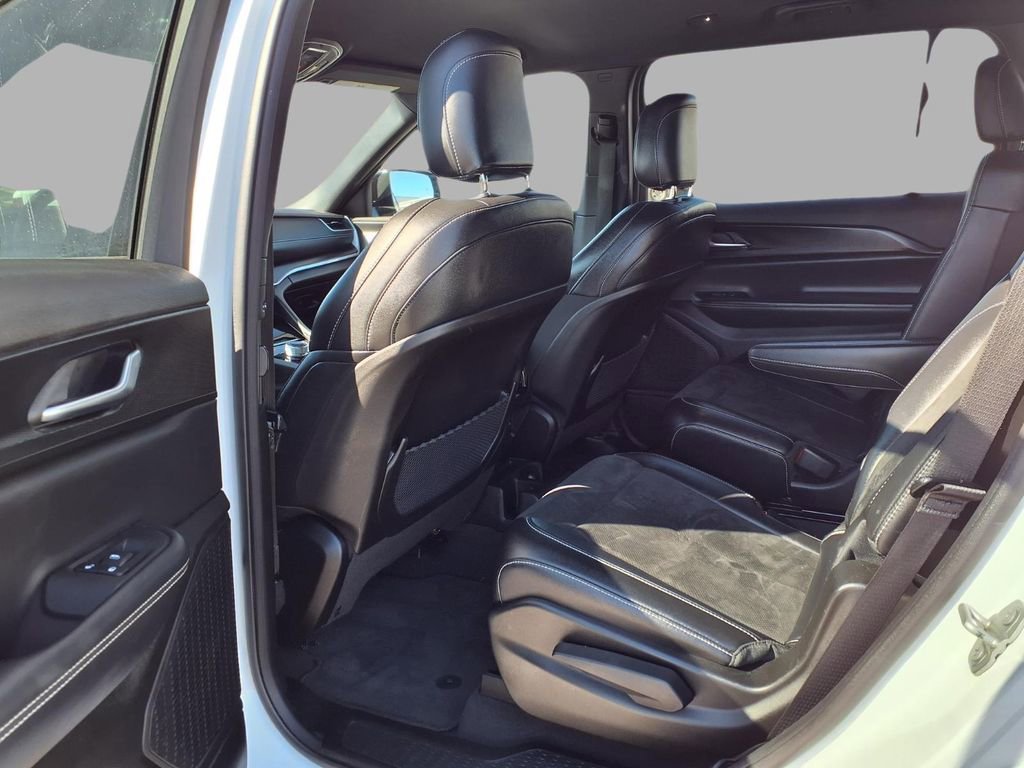 Certified 2023 Jeep Grand Cherokee L Laredo image 27