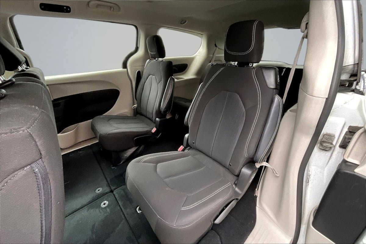 Used 2023 Chrysler Voyager LX FWD image 26