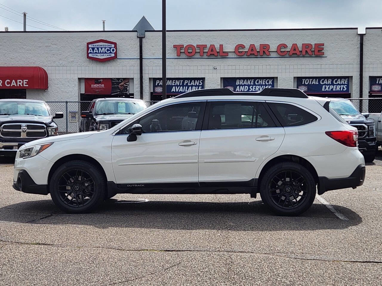 Used 2018 Subaru Outback 3.6R Limited image 3