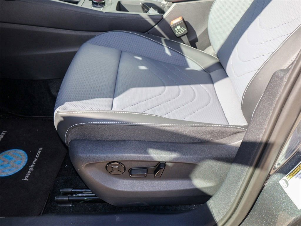 New 2026 Volkswagen Tiguan SE image 14