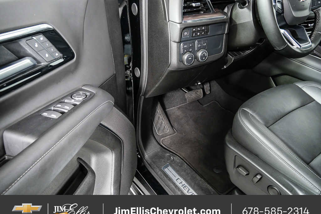Used 2025 Chevrolet Suburban LT AWD/4WD image 7
