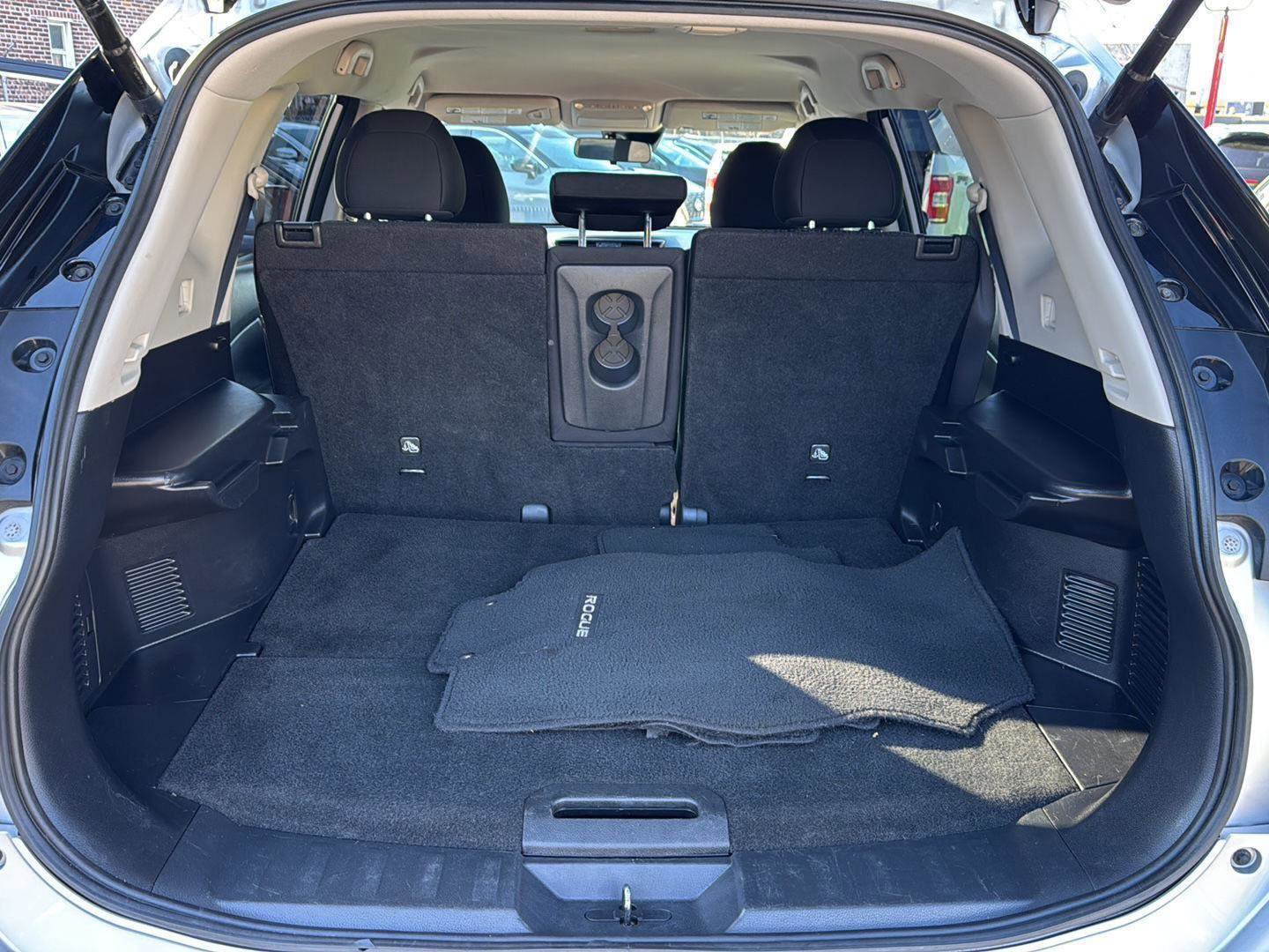 Used 2020 Nissan Rogue SV image 29