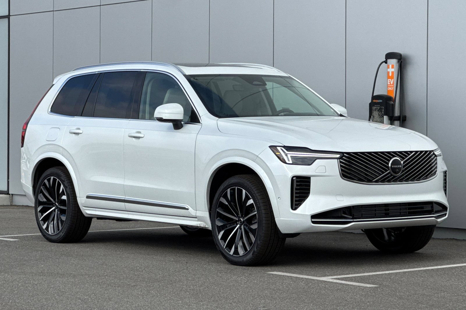 New 2026 Volvo XC90 T8 Ultra w/ Protection Package AWD/4WD image 7