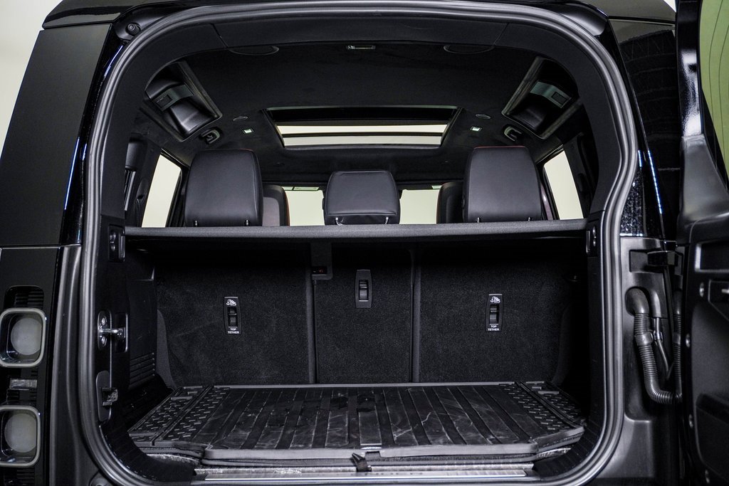 Used 2025 Land Rover Defender 110 image 26
