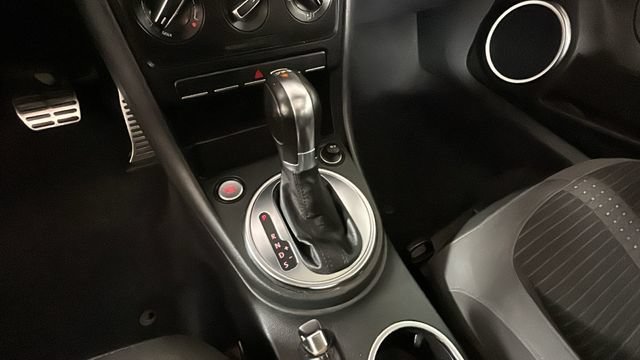 Used 2013 Volkswagen Beetle Turbo FWD image 21