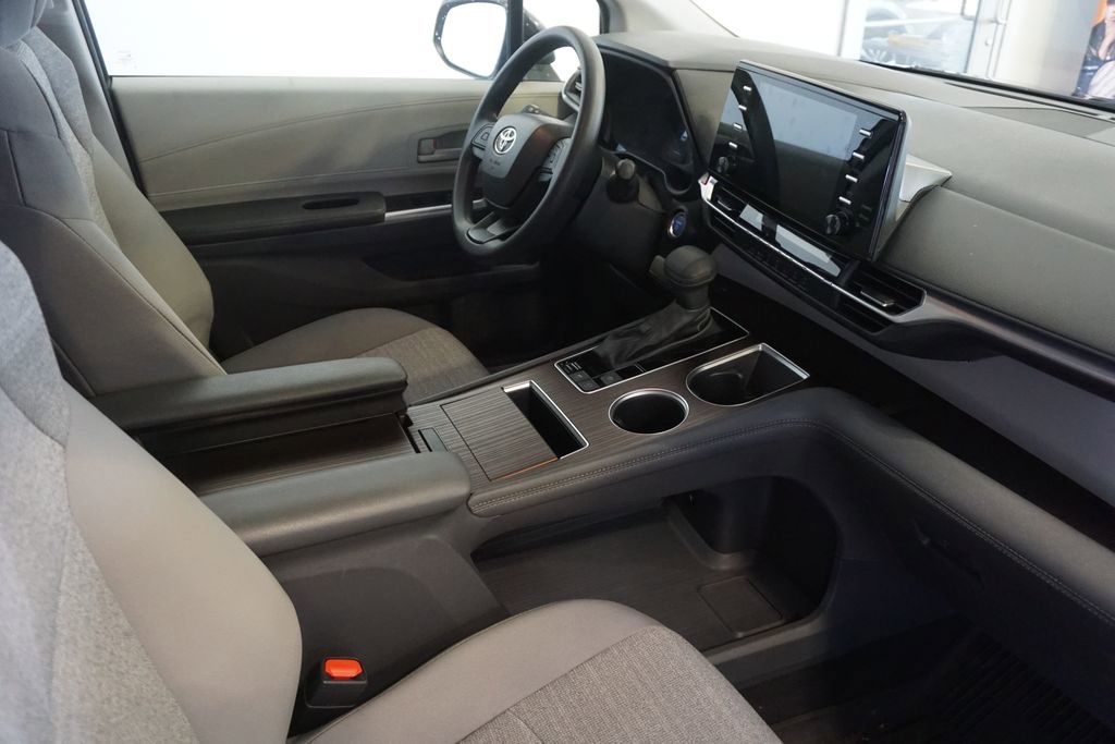 Used 2024 Toyota Sienna LE image 21