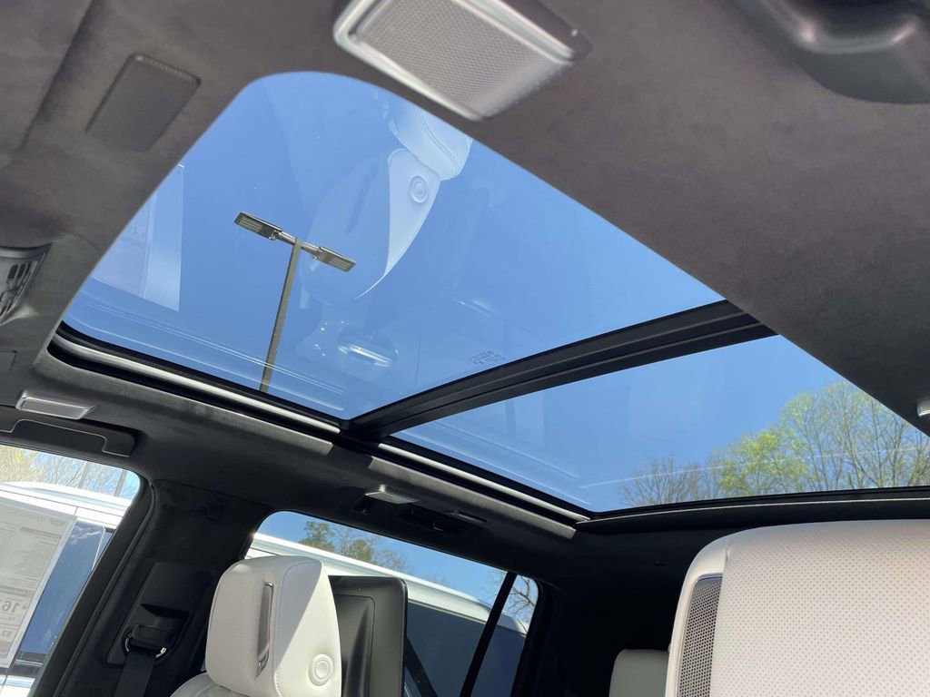 New 2026 Cadillac Escalade ESV Platinum Sport w/ LPO, ONYX Package image 21