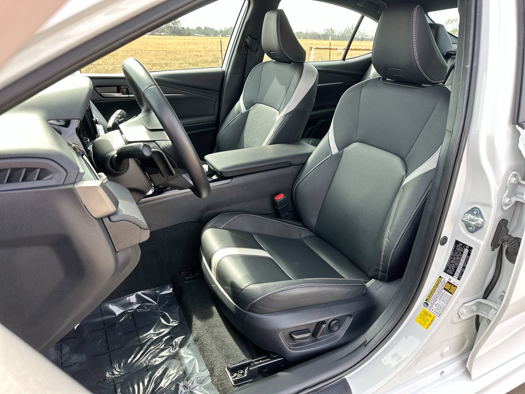 Used 2025 Toyota Camry SE FWD image 11