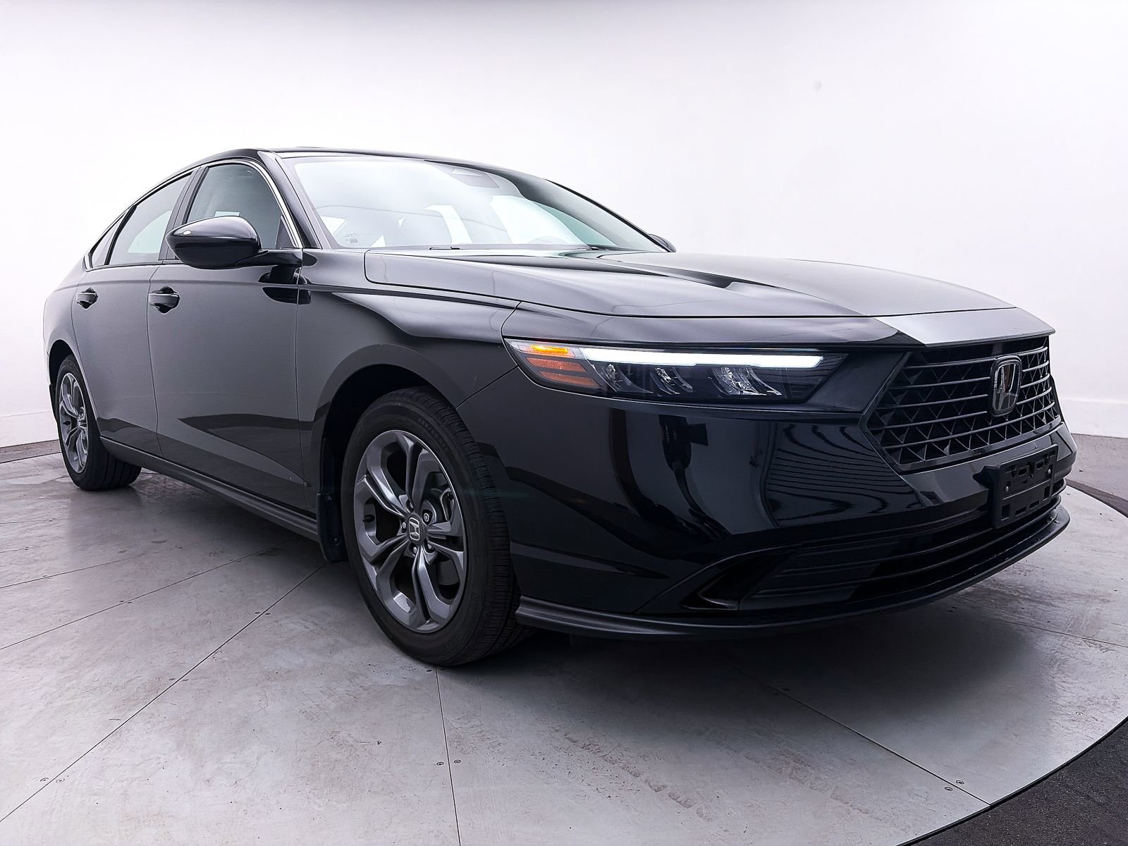 Used 2023 Honda Accord EX image 9