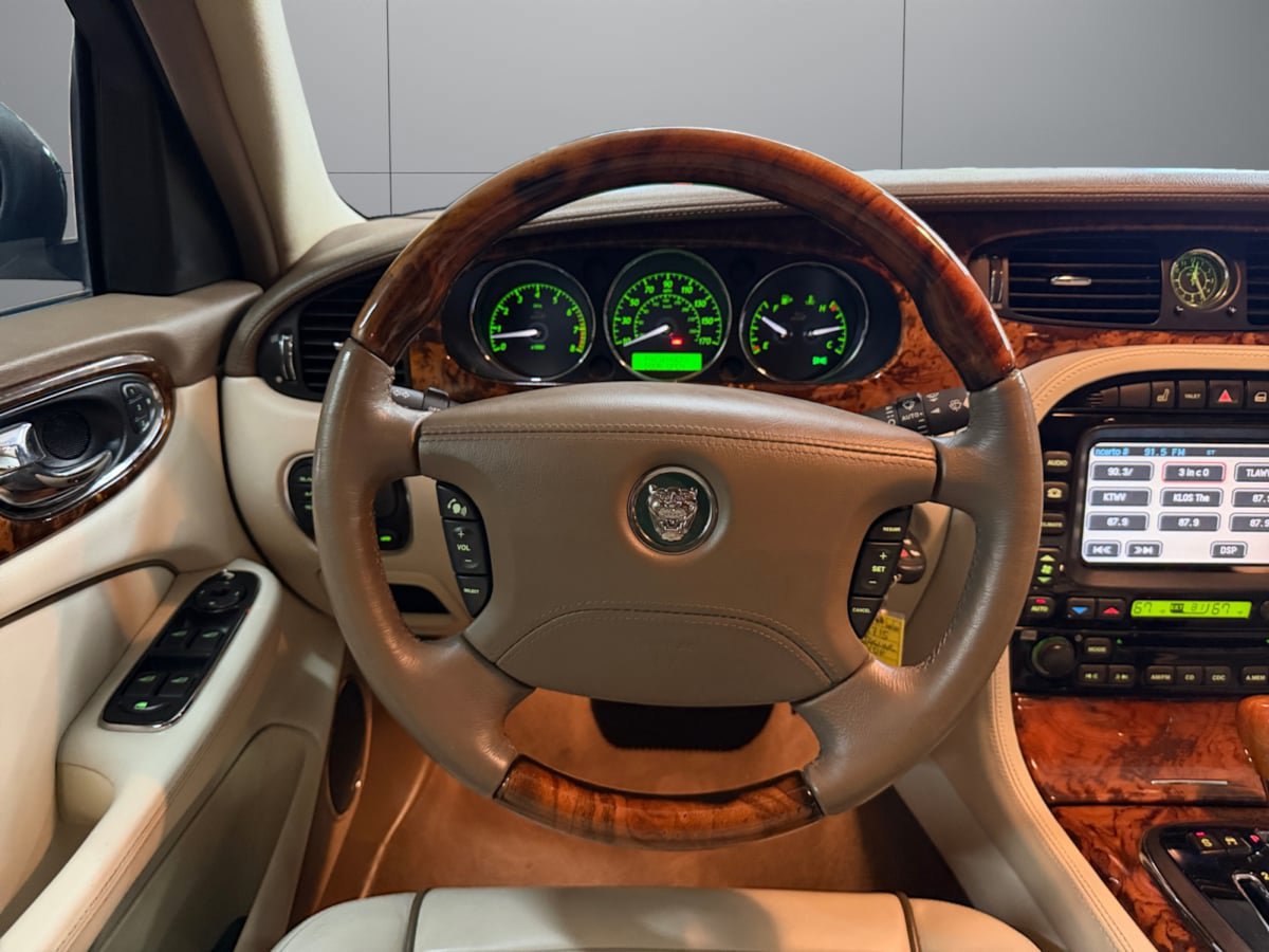 Used 2005 Jaguar XJ8 RWD image 13