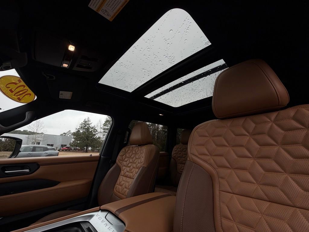 Certified 2025 Nissan Armada Platinum Reserve image 24