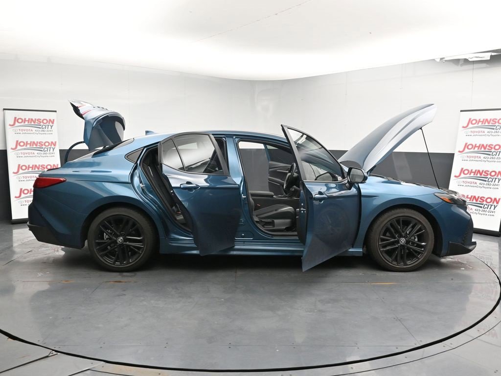 Used 2025 Toyota Camry SE w/ Convenience Package image 27