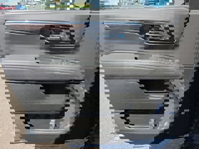 New 2026 Chevrolet Suburban Premier image 18