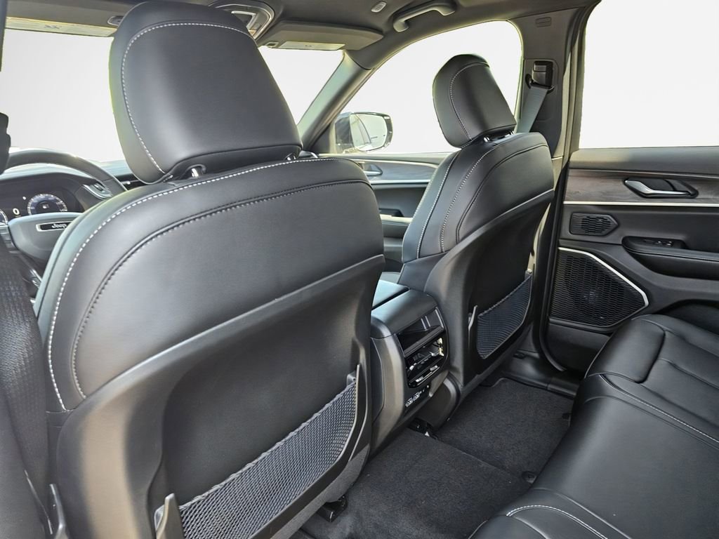 New 2025 Jeep Grand Cherokee Limited w/ Black Appearance Package AWD/4WD image 36