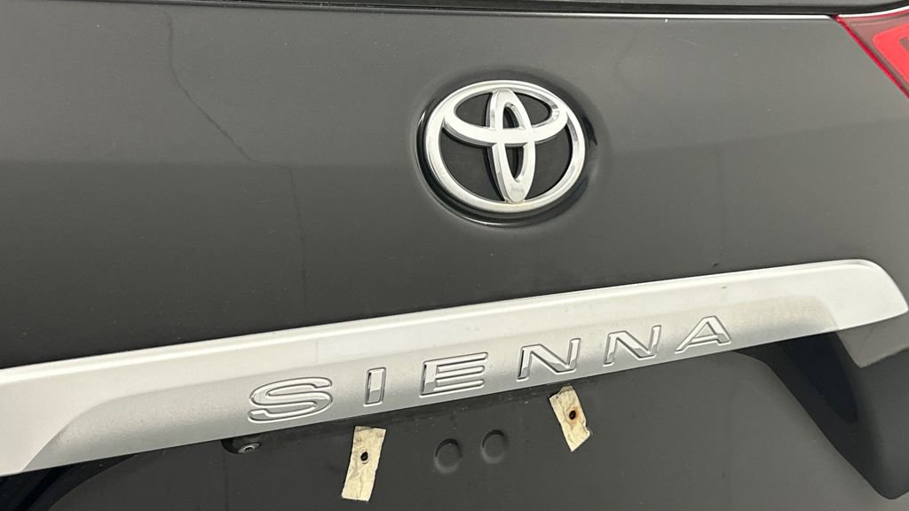 Used 2017 Toyota Sienna Limited image 24