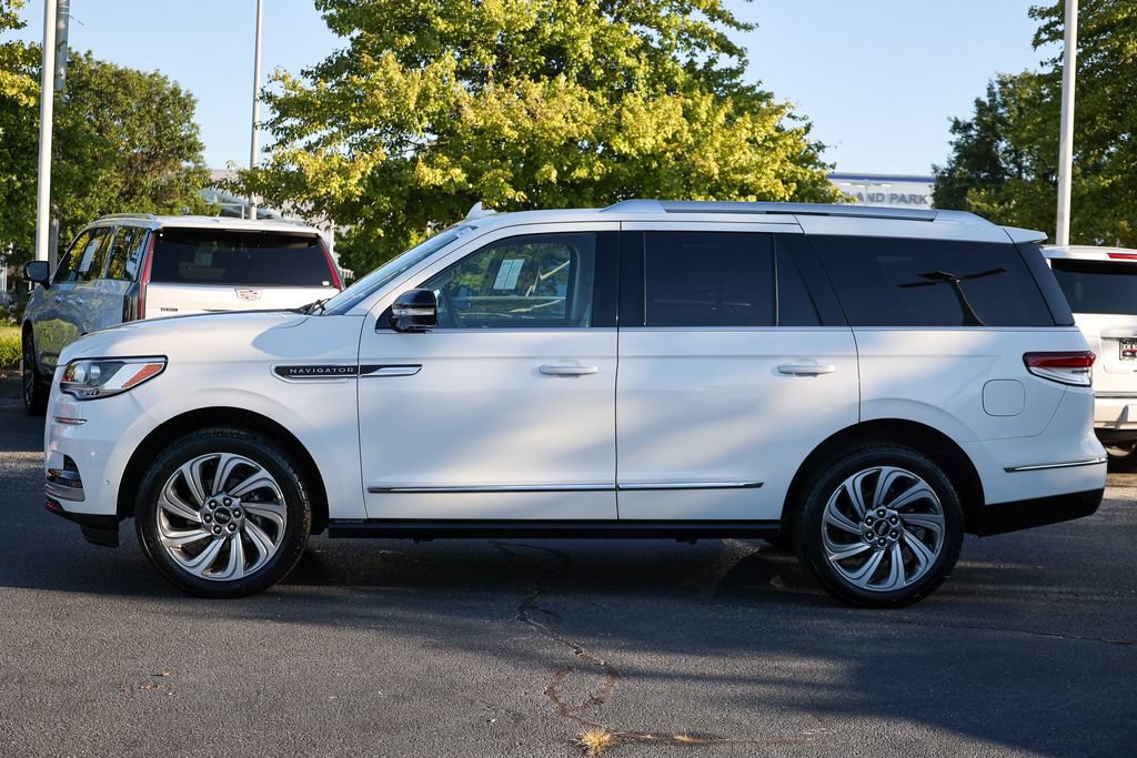 Used 2022 Lincoln Navigator Reserve AWD/4WD image 23