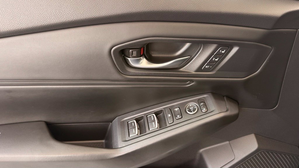 Used 2023 Honda Accord EX-L image 32