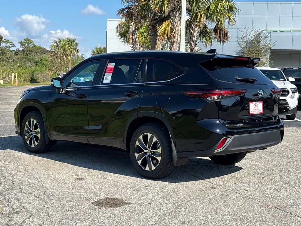 New 2026 Toyota Highlander XLE image 6