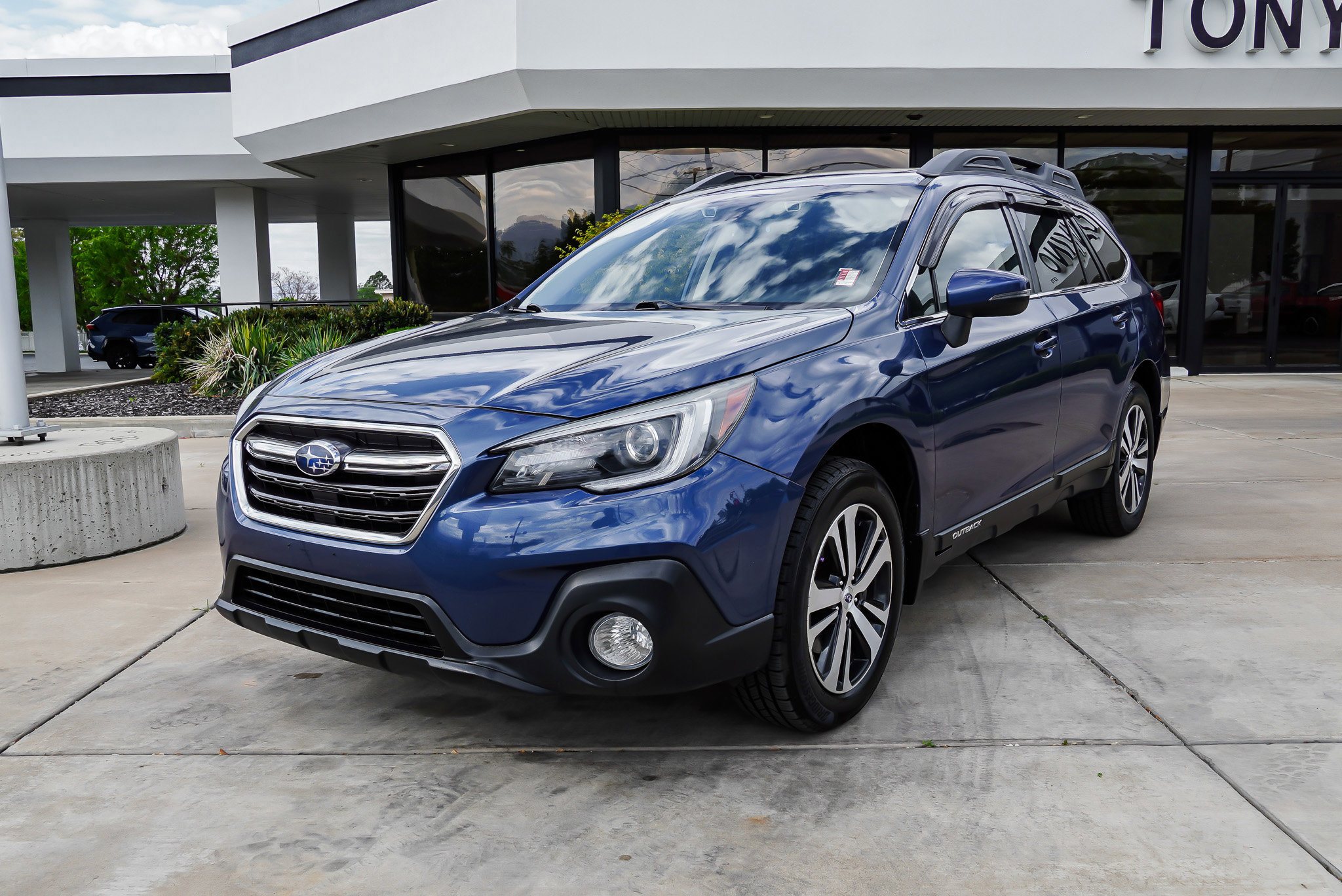 Used 2019 Subaru Outback 2.5i Limited w/ Popular Package #2 AWD/4WD image 4