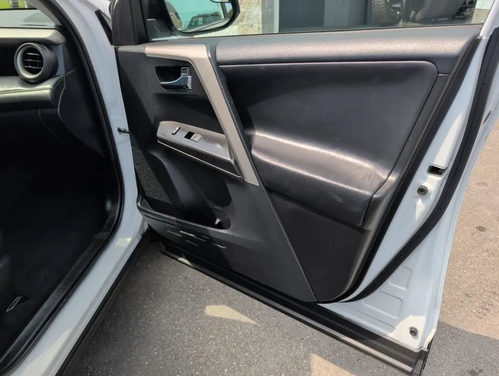 Used 2017 Toyota RAV4 XLE w/ Carpet Mat Package AWD/4WD image 30