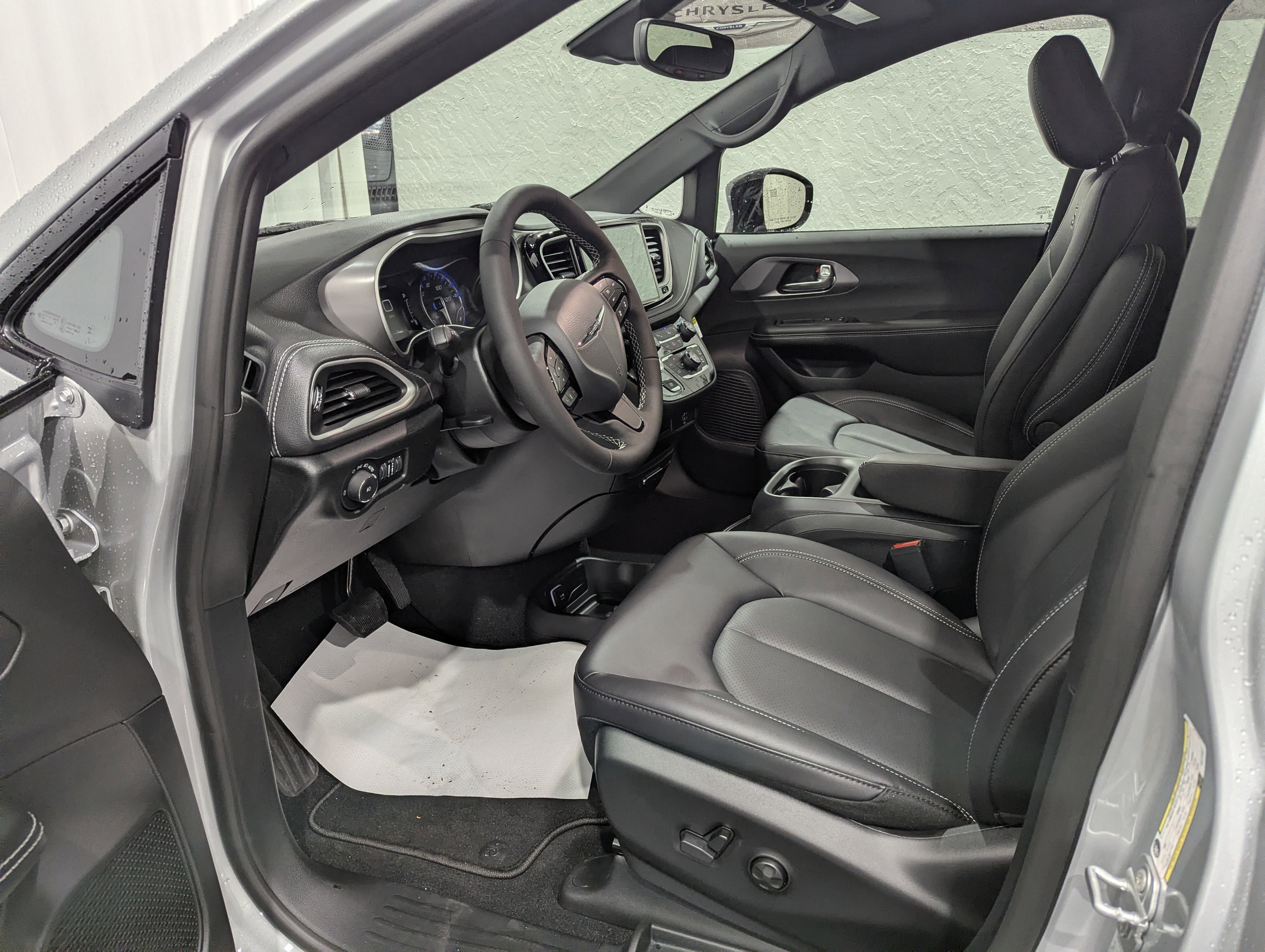 New 2026 Chrysler Pacifica Select w/ S Appearance Package FWD image 16
