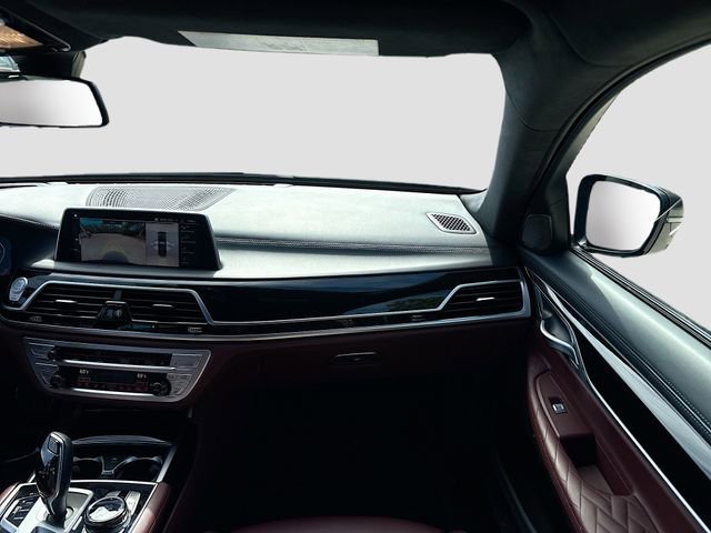 Used 2022 BMW 750i xDrive w/ Executive Package image 18