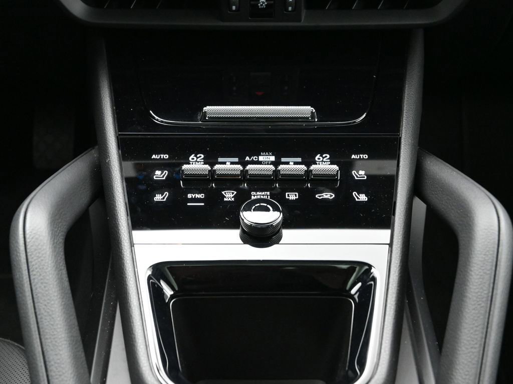 Certified 2025 Porsche Cayenne Coupe image 23