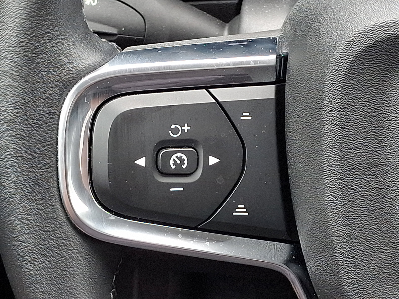 Used 2025 Volvo XC40 B5 Core w/ Protection Package Premier AWD/4WD image 20