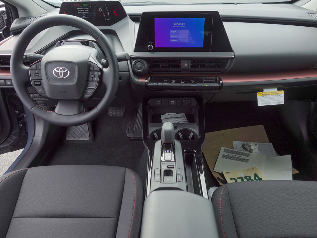 New 2026 Toyota Prius Plug-In Hybrid FWD image 11