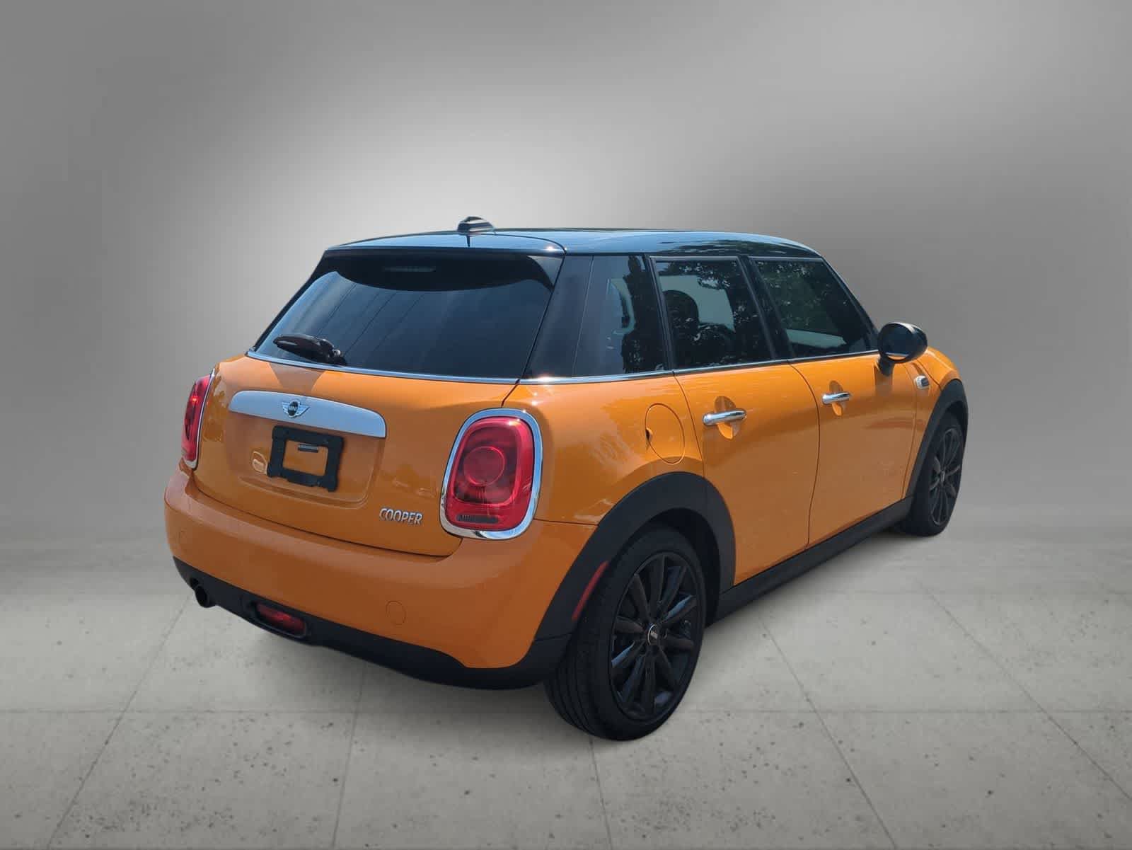 Used 2015 MINI Cooper 4-Door Hardtop FWD image 8