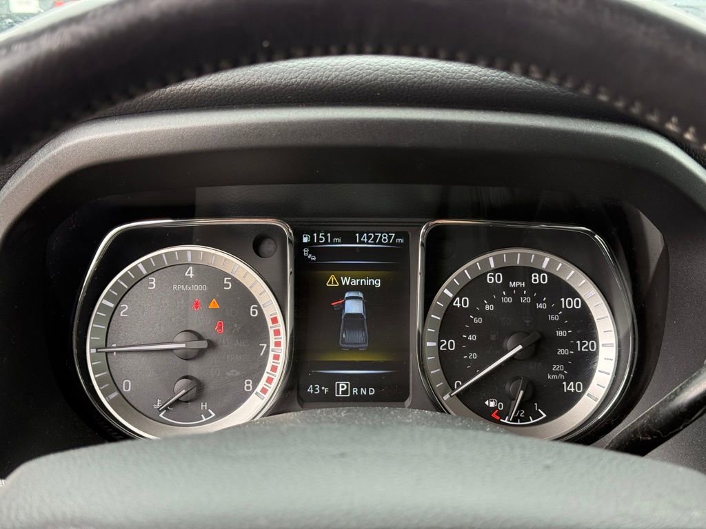 Used 2018 Nissan Titan SV w/ SV Convenience Package RWD image 18