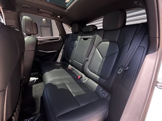 Certified 2026 Porsche Macan AWD/4WD image 25