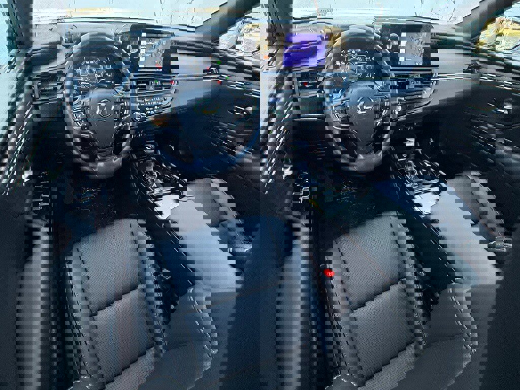 Certified 2025 Lexus ES 300h w/ Premium Package image 13