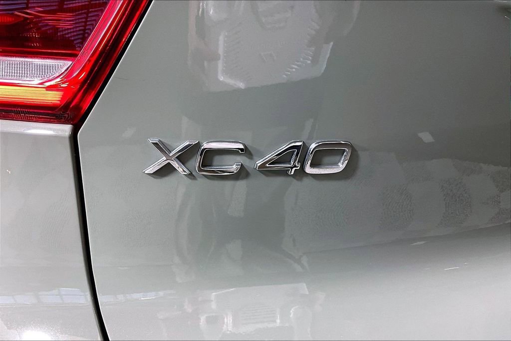 Used 2021 Volvo XC40 P8 Recharge image 7