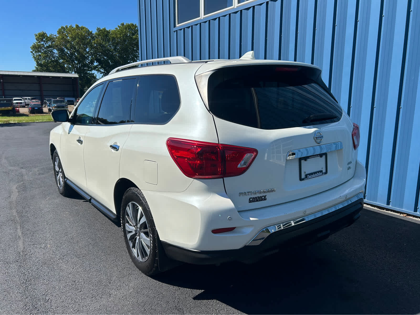 Used 2019 Nissan Pathfinder SL image 3