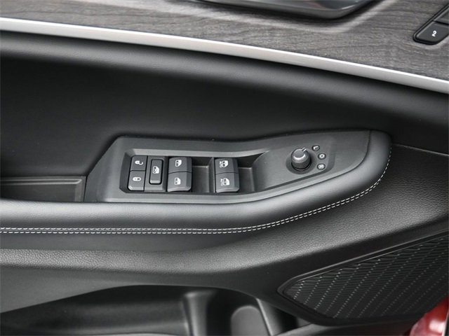 Used 2025 Jeep Grand Cherokee Limited w/ Luxury Tech Group II image 10