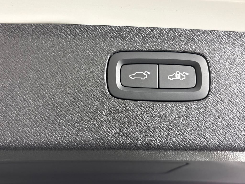 Certified 2025 Volvo XC90 B6 Plus w/ Protection Package Premier AWD/4WD image 24