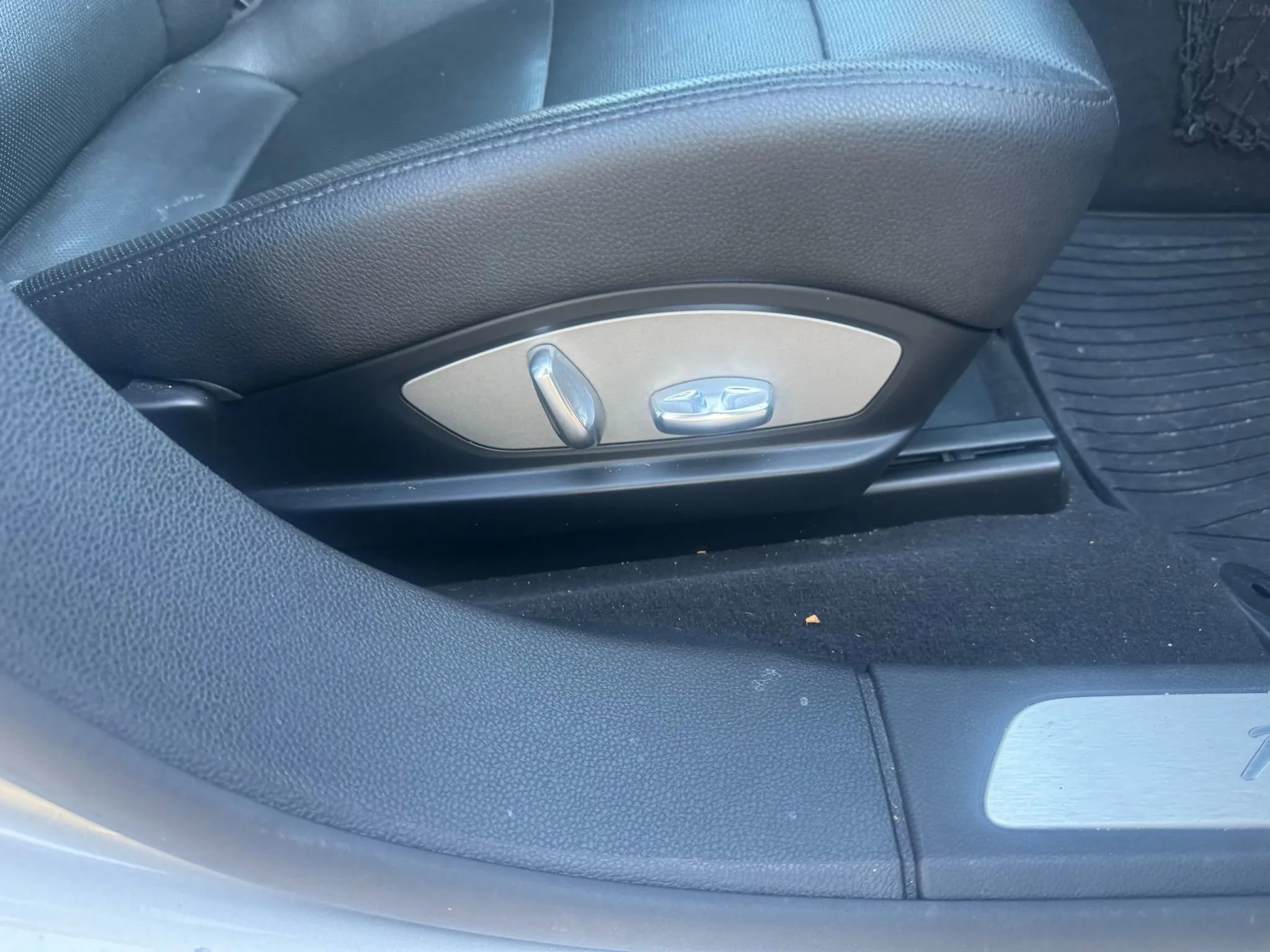 Used 2011 Porsche Panamera 4 image 24