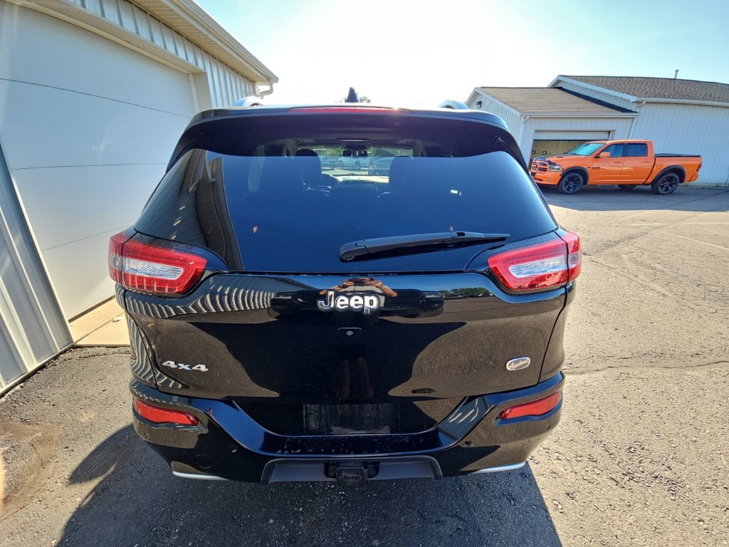 Used 2017 Jeep Cherokee Overland AWD/4WD image 7