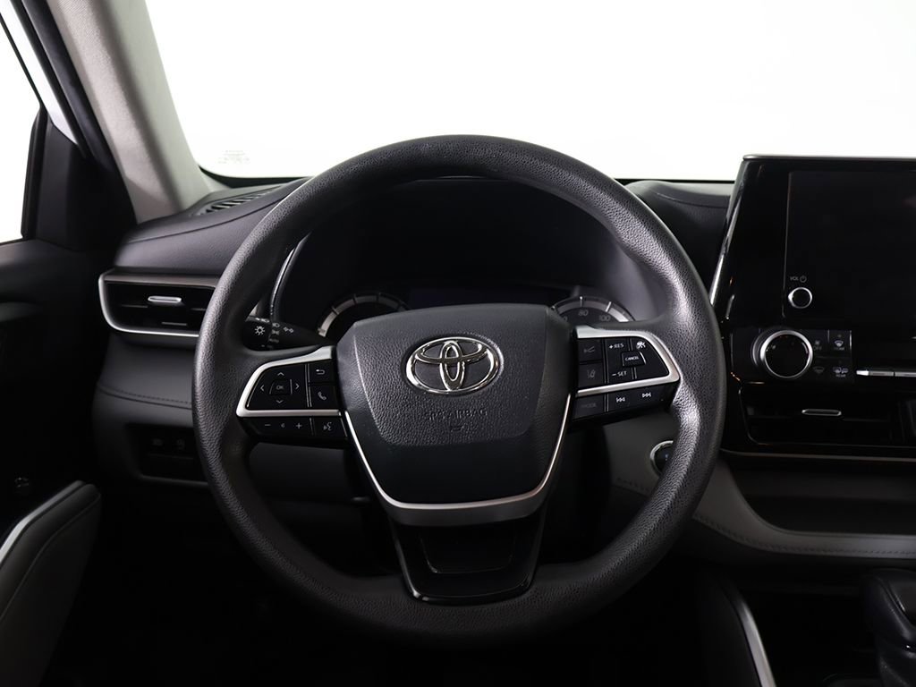 Used 2023 Toyota Highlander L AWD/4WD image 37