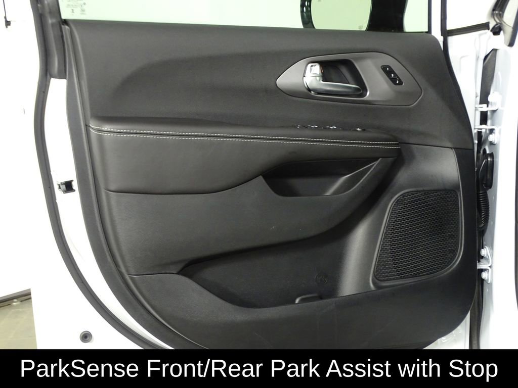 New 2026 Chrysler Pacifica Select image 17