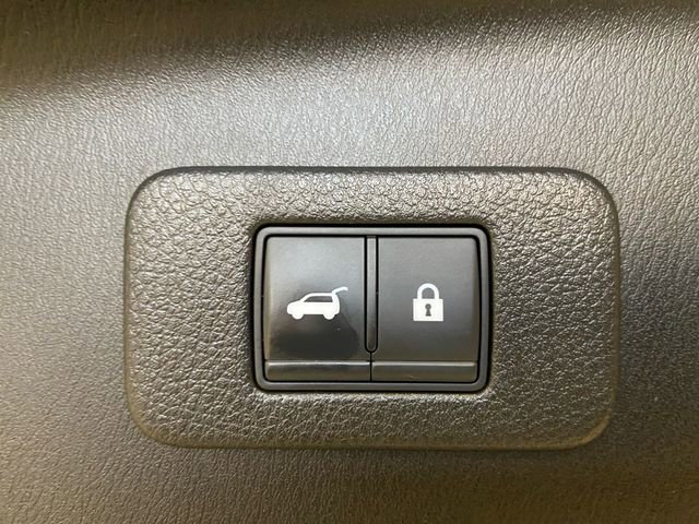 Used 2022 Nissan Armada Platinum w/ Captain's Chairs Package image 31