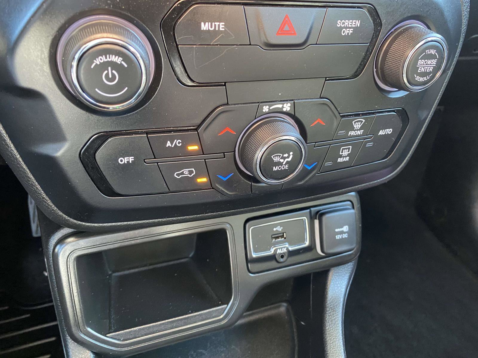 Used 2020 Jeep Renegade Latitude FWD image 26