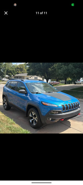Used 2017 Jeep Cherokee Trailhawk AWD/4WD image 3