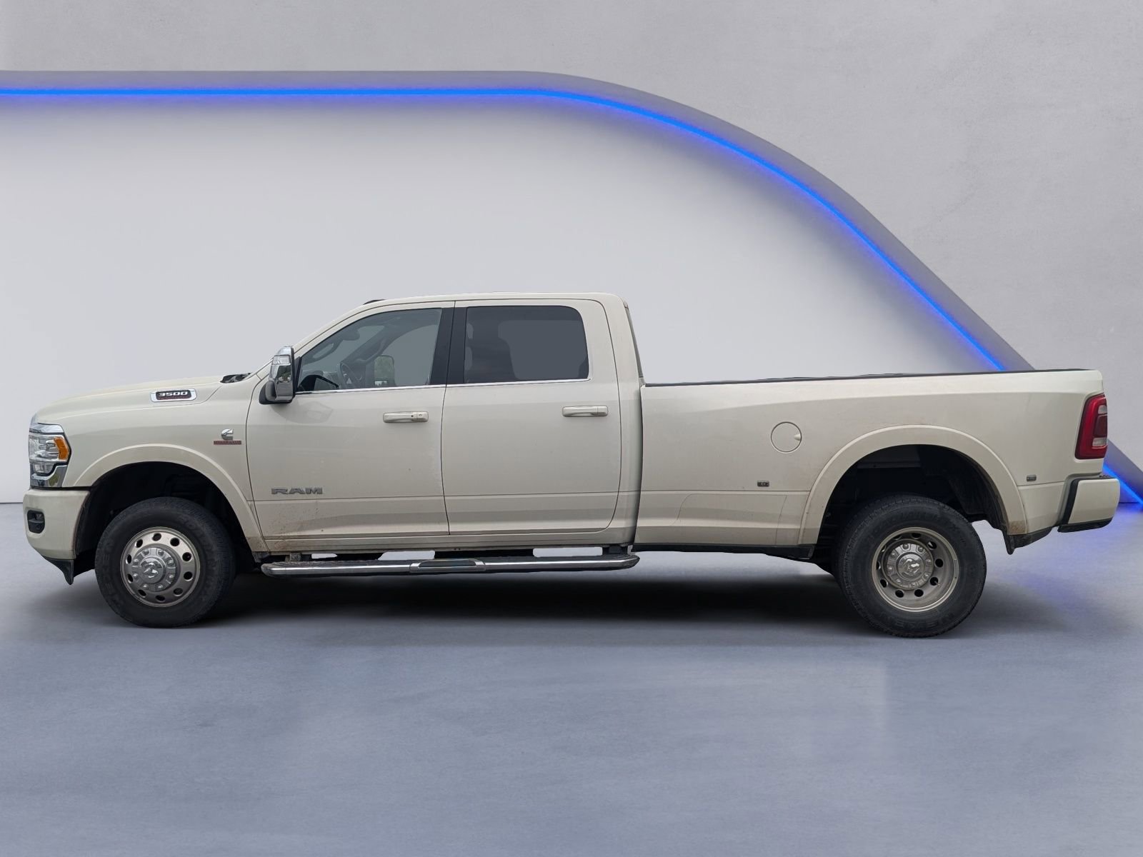 Used 2024 RAM 3500 Limited image 3