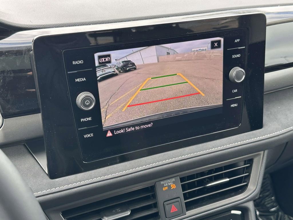 New 2025 Volkswagen Taos SE FWD image 20