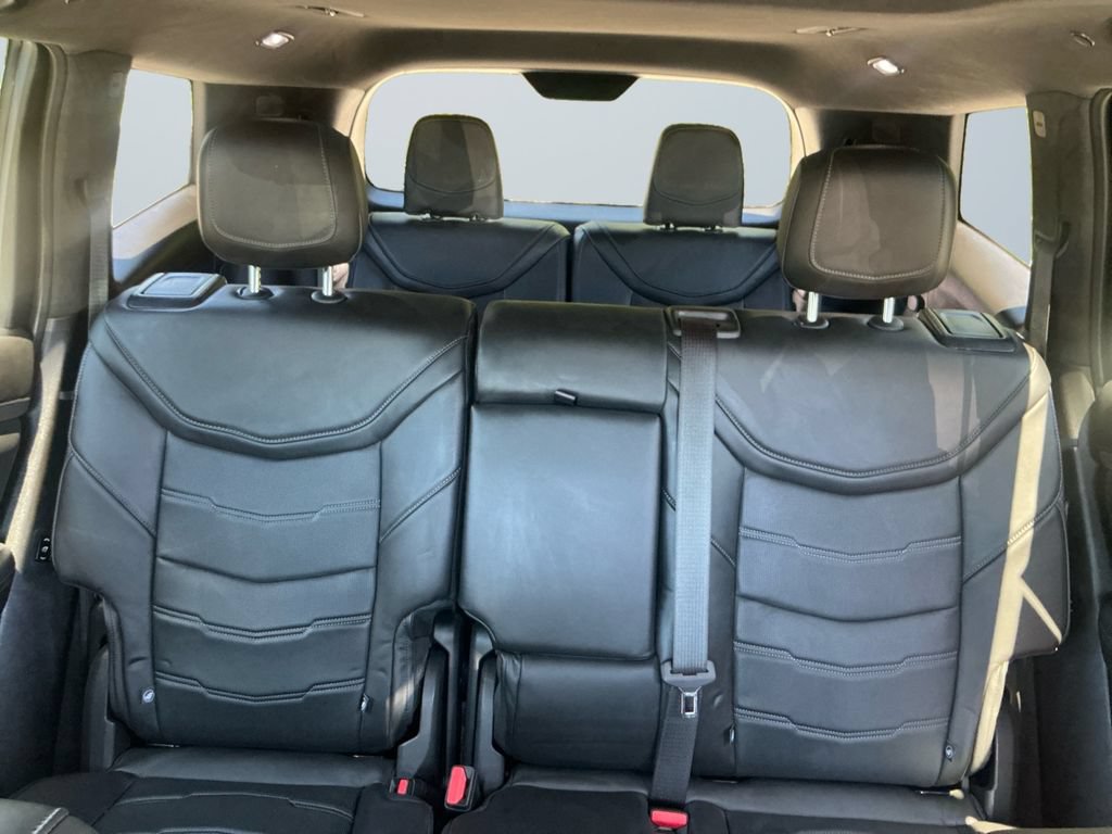 Used 2025 Cadillac XT6 Premium Luxury w/ Platinum Package AWD/4WD image 14