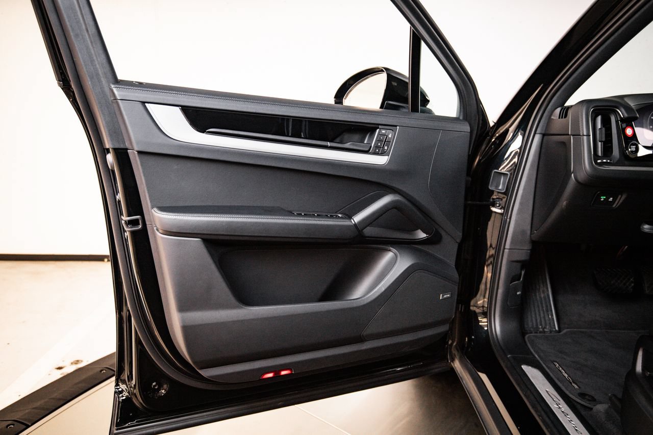 Certified 2026 Porsche Cayenne AWD/4WD image 23