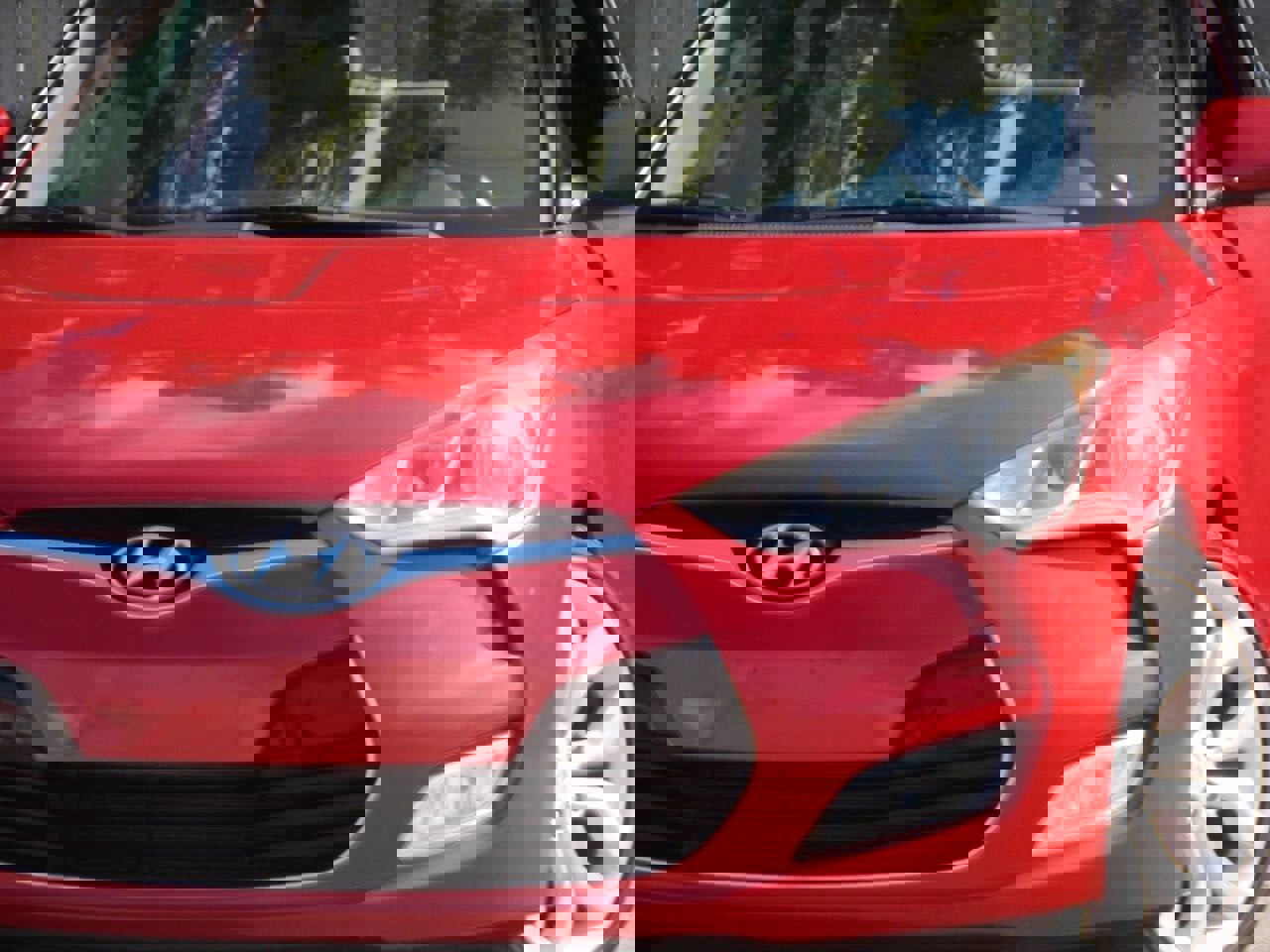 Used 2013 Hyundai Veloster w/ Style Pkg image 5